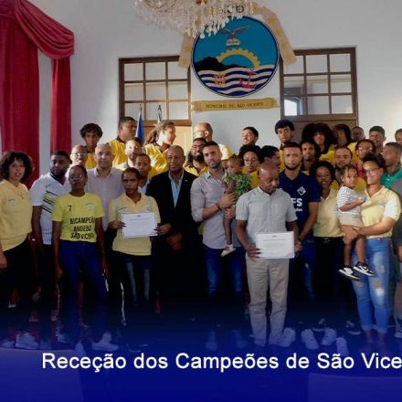 O Salão Nobre dos Paços do Concelho acolheu, nesta tarde, a Cerimónia de Reconhecimento dos Campeões Nacionais de São Vicente